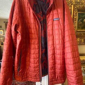 Paragonia Nano Puff

Orange/rust color

1 small hole as pictured